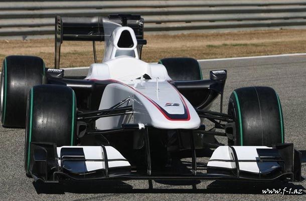 Sauber komandası yeni maşınını təqdim edib