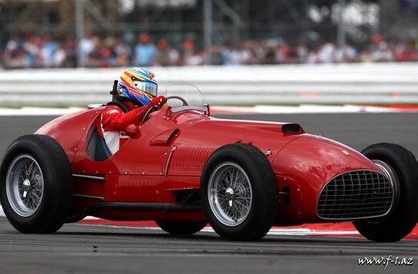 F.Alonso Ferrari-375-in sükanı arxasında (video)