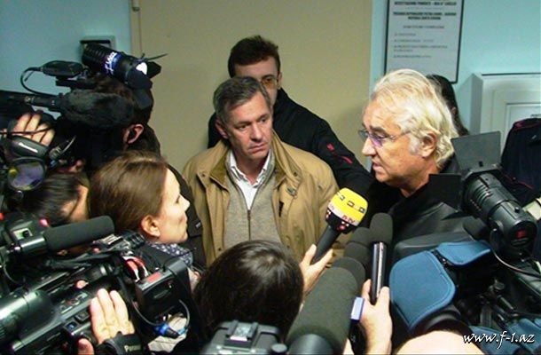 F.Briatore Kubitsaya baş çəkib F.Briatore Kubitsaya baş çəkib