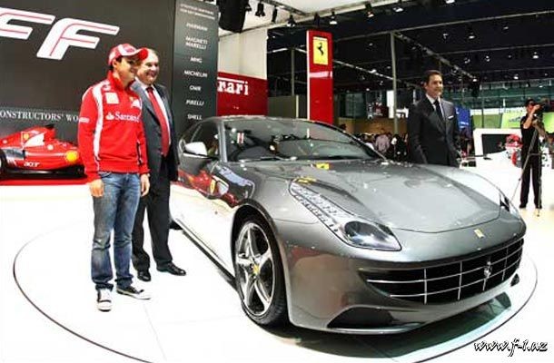 F.Massa Şanxay avtosalonunda Ferrari FF-i təqdim edib