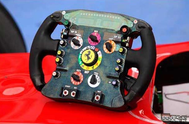 Ferrari: Sükanda idarəetmə düymələrinin sayı çoxdur