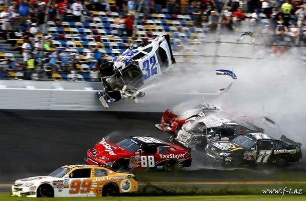 NASCAR: Daytona yarışında ağır qəza baş verib (video)