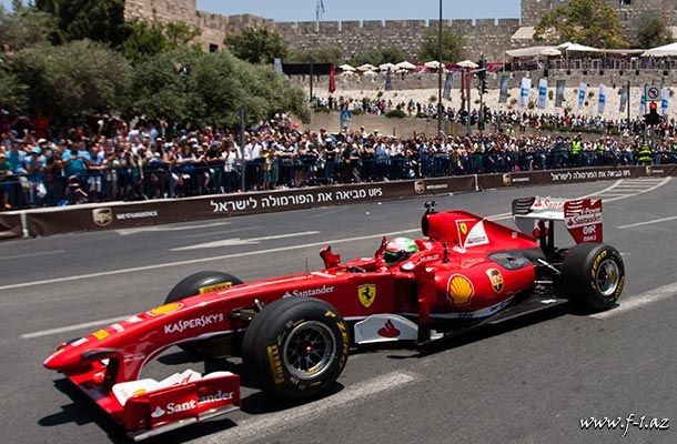 Ferrari-nin Qüdsdəki şousuna 60 mindən çox adam toplaşıb (video)