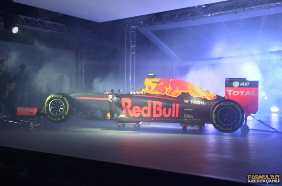 Red Bull yeni bolidinin rəng çalarlarını təqdim edib