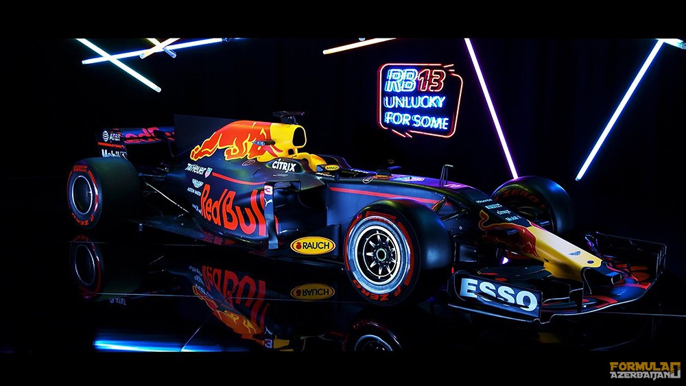 Red Bull yeni maşınını təqdim edib (video)