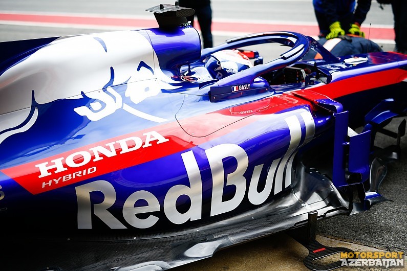 Toro Rosso yeni kombinezonunu təqdim edib