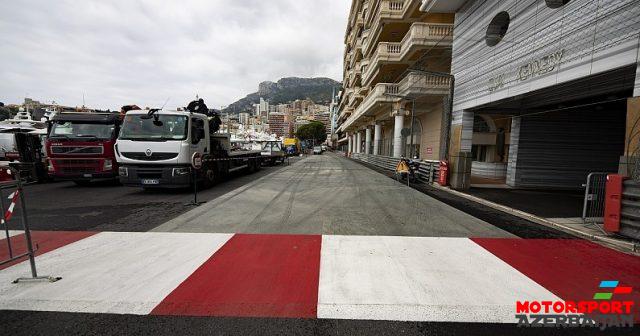 Monakoda şikanadakı qaçış sahəsinə sərt asfalt qatı vurulub Monakoda şikanadakı qaçış sahəsinə sərt asfalt qatı vurulub