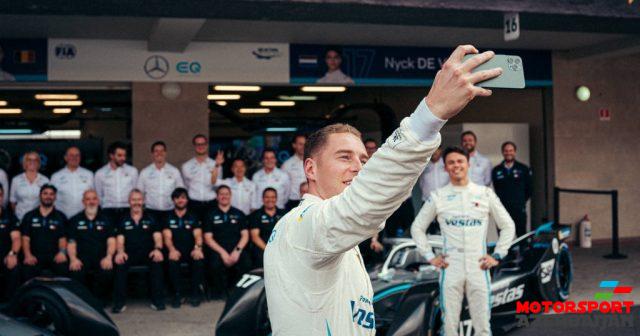 S.Vandorn Mercedes-in test sürücüsü olub S.Vandorn Mercedes-in test sürücüsü olub