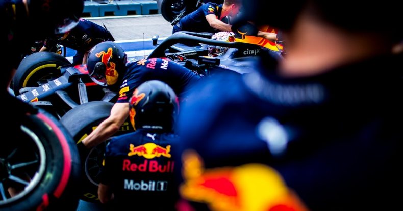 Red Bull yeni bolidini sabah təqdim edəcək