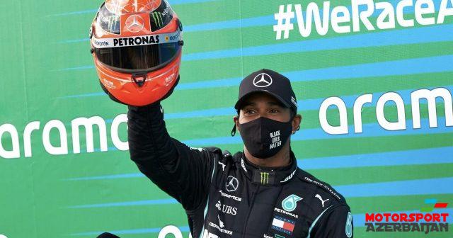 L.Həmilton hədiyyəsindən razı qalıb L.Həmilton hədiyyəsindən razı qalıb