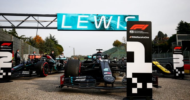 L.Həmilton: Nəvələrimə danışacam