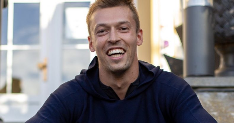 D.Kvyat dəftəri bağlanıb
