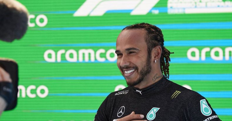Rəsmən: Hamilton daha iki il Mercedes-də qalacaq