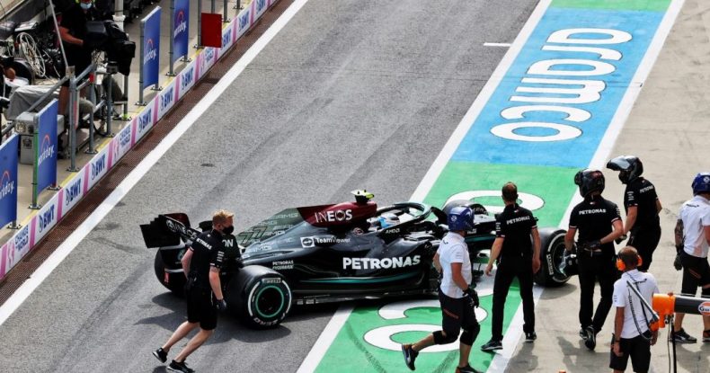 V.Bottas: Fərqli şeylər sınadıq