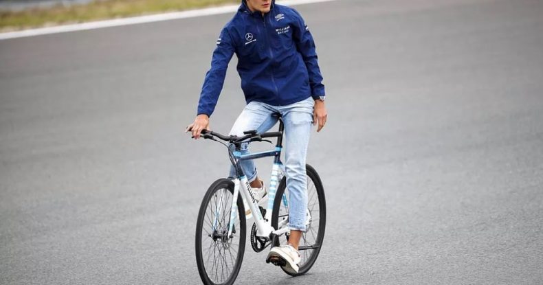 C.Rassell harada yarışacağını bilir