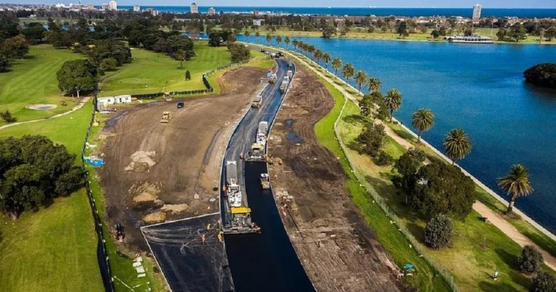 Albert Park trasında işlər tamamlanır