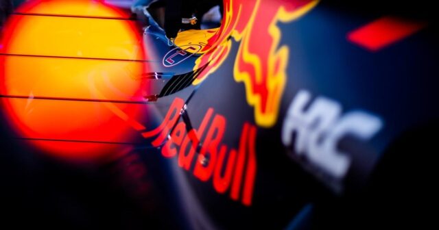 Red bull sürücüləri yeni güc qurğusuna keçiblər Red bull sürücüləri yeni güc qurğusuna keçiblər