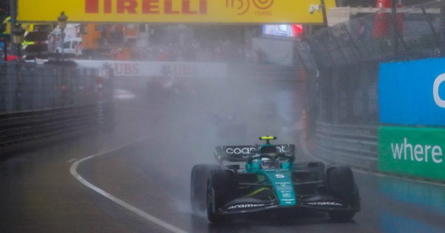 S.Fettel: Yağış təkərləri heç nəyə yaramır S.Fettel: Yağış təkərləri heç nəyə yaramır