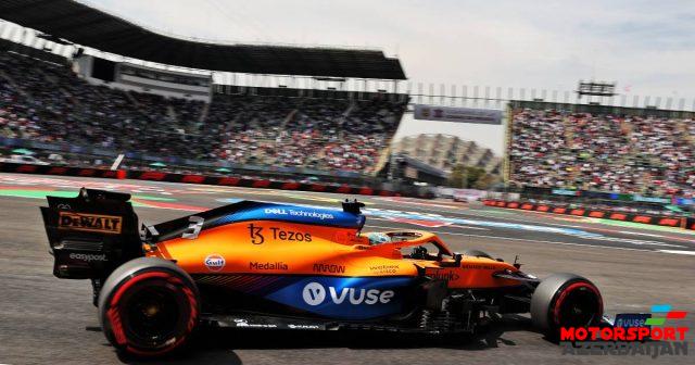 M.Həkkinen Rikkardonun yarışından həzz alıb M.Həkkinen Rikkardonun yarışından həzz alıb