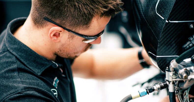 Mercedes W14-ün ilk detallarını nümayiş etdirib