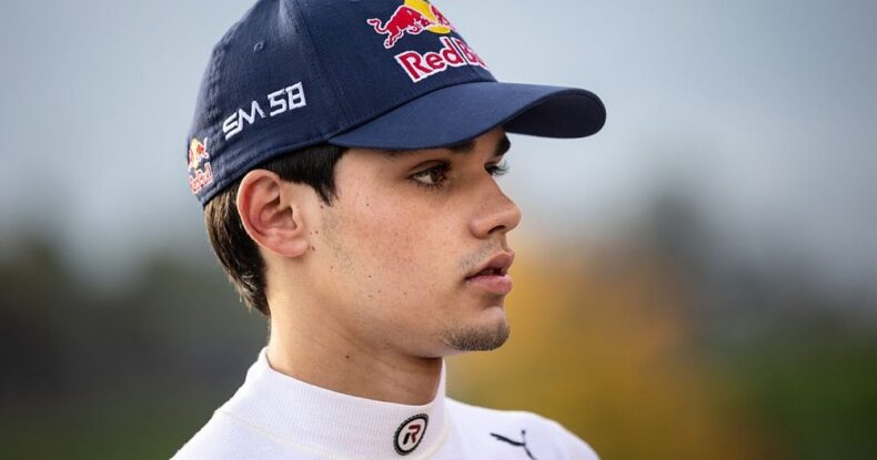 S.Montoya Red Bull-un gənc sürücü proqramına qatılıb