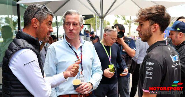 Masi paddoka qayıdıb Masi paddoka qayıdıb