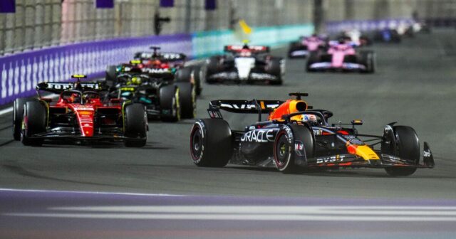 M.Ferstappen problemə görə yavaşlayıb M.Ferstappen problemə görə yavaşlayıb