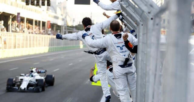 Bakı Şəhər Halqasında yaddaqalan anlar – Strollun tarixə düşən podiumu Bakı Şəhər Halqasında yaddaqalan anlar – Strollun tarixə düşən podiumu