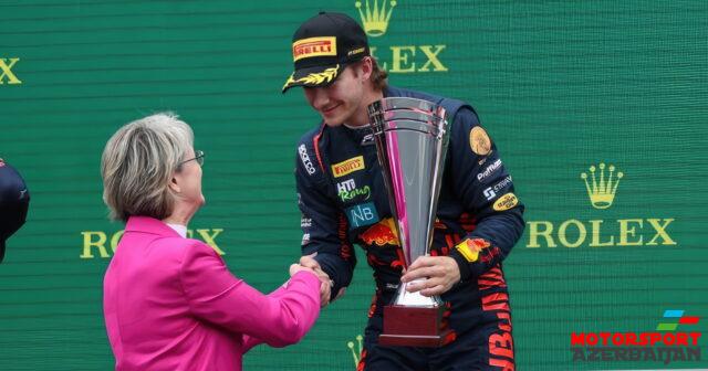 Dennis MP MotorSport-un sevincini ikiqat artırıb Dennis MP MotorSport-un sevincini ikiqat artırıb