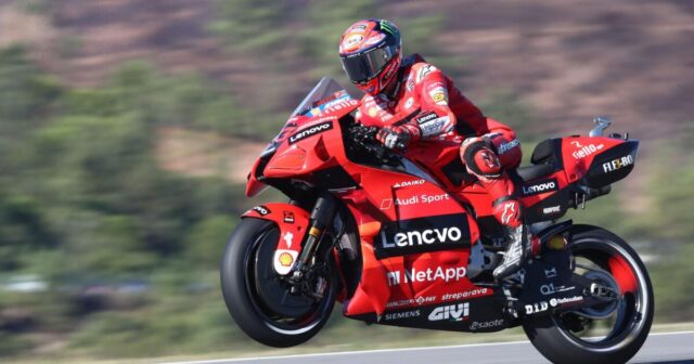 F.Banyaya: Stonerlə adımın yanaşı çəkilməsi inanılmazdır F.Banyaya: Stonerlə adımın yanaşı çəkilməsi inanılmazdır