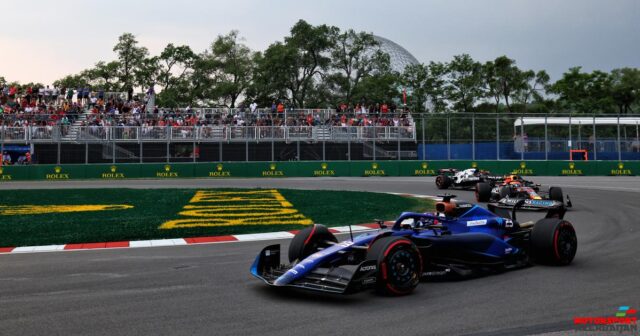 A.Elbon bütün yarış güzgülərə baxıb A.Elbon bütün yarış güzgülərə baxıb