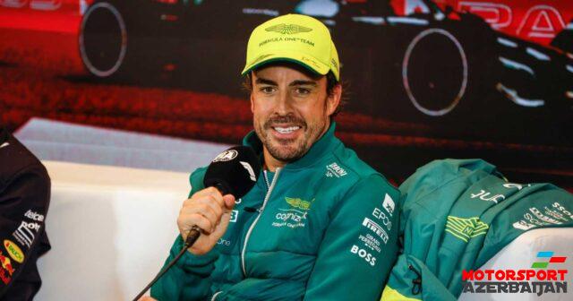 F.Alonso Həmiltonun qalmağına sevinir F.Alonso Həmiltonun qalmağına sevinir